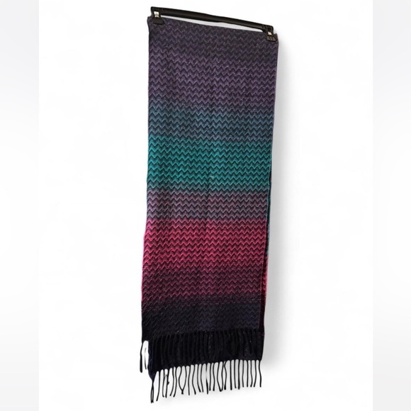 Gorgeous Multi-Color Scarf - Picture 3 of 13